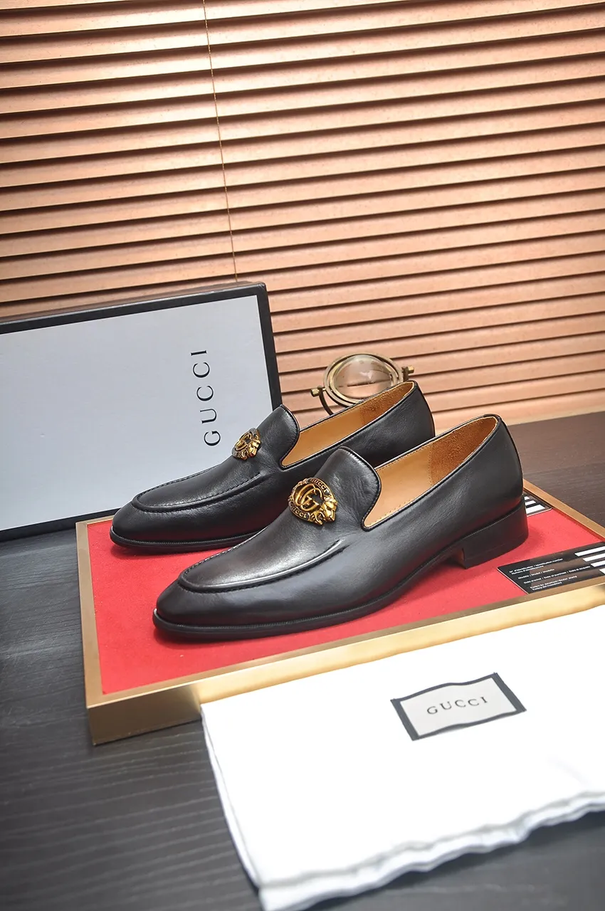 Men's shoes💰500💶Italy's top luxury men's shoe giant (GUCCI) (Gucci) (full cowhide lining) new arrival🍃Original European style🔰 Pleasant to the eye😍In order to make the shoes more durable and non-deformable🌀The production continues to follow traditional methods but there is still no lack of innovation💪Choose original sheepskin for the leather♻️ Smooth and natural And extra bright ⭐Made of imported cowhide, the first choice of rich people 38-45 (45 customized)